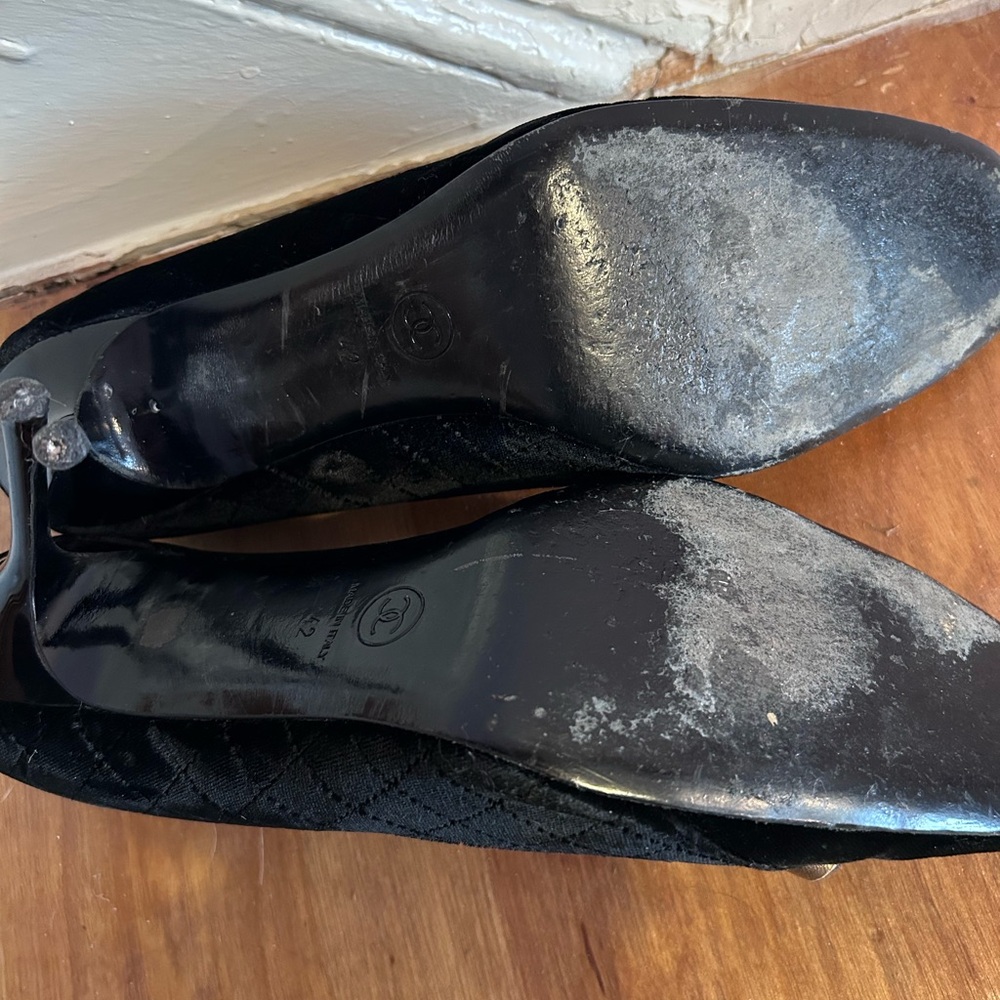 CHANEL Camellia Pearl Velour Black Quilted Heels Sz EU 42 - Picture 11 of 16